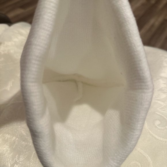 Hello Kitty White and red beanie - Picture 5 of 6